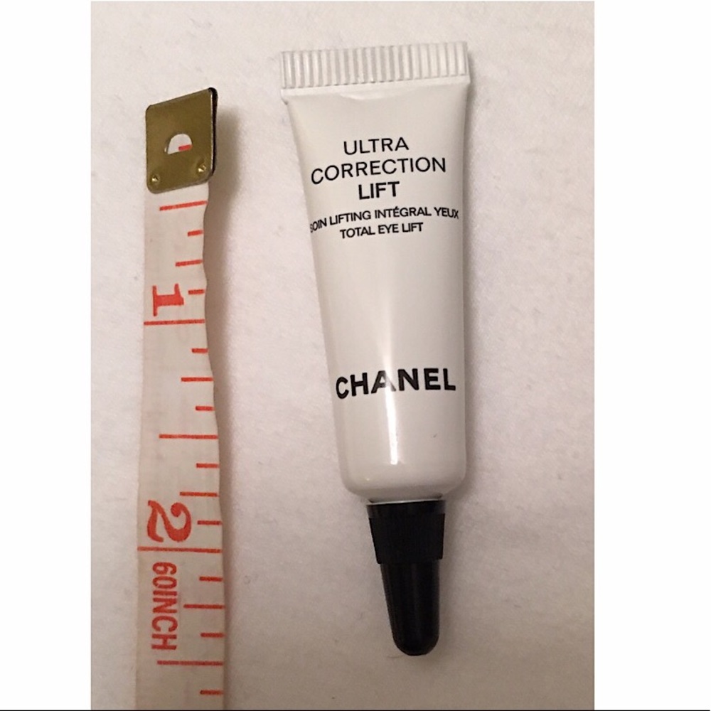 Chanel Ultra Correction Total Eye Lift  .17 oz NEW
